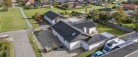 Skøn og rummelig familievilla med masser af atmosfære og plads både ude og inde