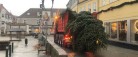 Så er juletræet ankommet til Sæby Torv