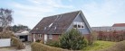 Familievenlig villa med grønne omgivelser og havet i nærheden