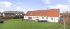Rummelig 233 m² villa fra 1827 på 2043 m² grund nær natur og byfaciliteter