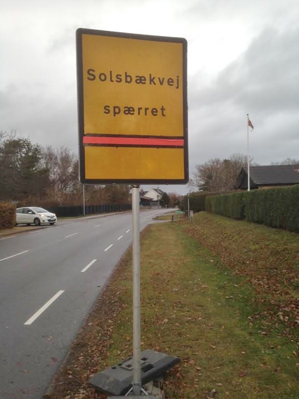 skilt1