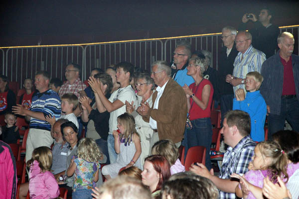 Staaende bifald_600x400