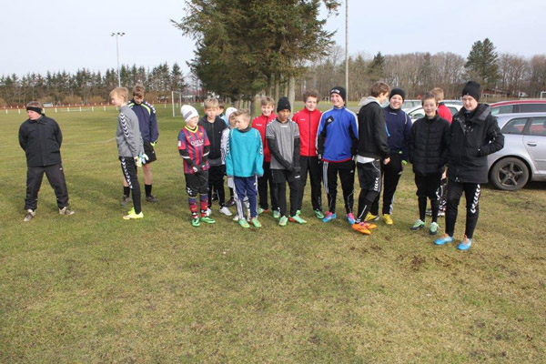 Ungdom og damesenior på græs<br>… Ungdom og damesenior på græs<br>…
