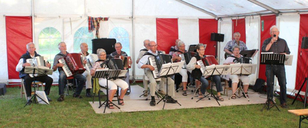 Harmonikamusik ved åen<br>… Harmonikamusik ved åen<br>…