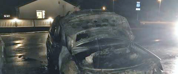 To biler svært brandskadet<br> ved Highway 69 i Sæby