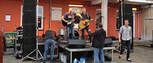 Tag over Lanternens gård til aftenens koncert Tag over Lanternens gård til aftenens koncert