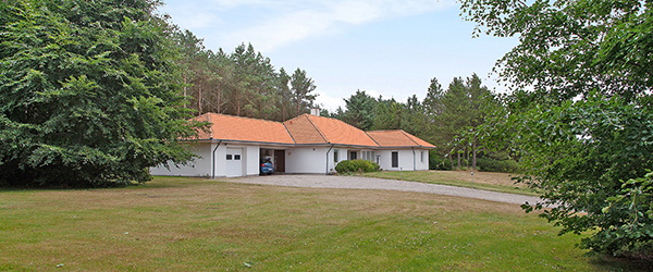 Lækker velindrettet villa midt i skøn natur med 2,4 ha jord Lækker velindrettet villa midt i skøn natur med 2,4 ha jord