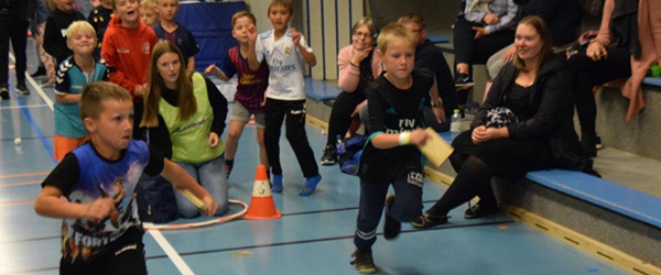 Sjov Fredag i Sæby Fritidscenters nyrenoverede hal Sjov Fredag i Sæby Fritidscenters nyrenoverede hal