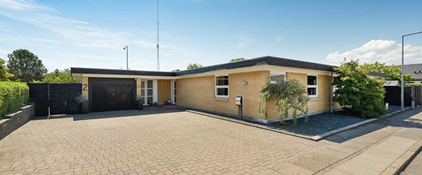 Nybolig Sæby: Flot moderniseret villa i et plan – NY PRIS!