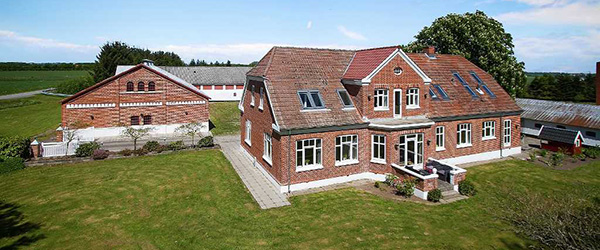 NYHED – Fantastisk landsted med stor fredsskov i baghaven NYHED – Fantastisk landsted med stor fredsskov i baghaven