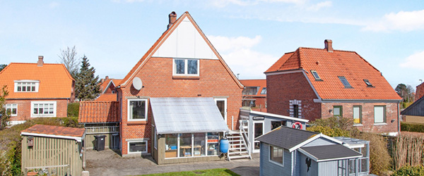 Realmæglerne Sæby: Skønt byhus med originale plankegulve Realmæglerne Sæby: Skønt byhus med originale plankegulve