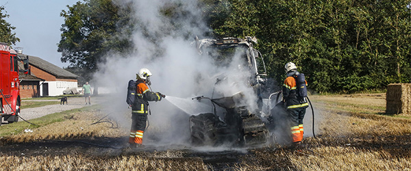 Traktor udbrændte på Ørtoftvej i Sæby Traktor udbrændte på Ørtoftvej i Sæby