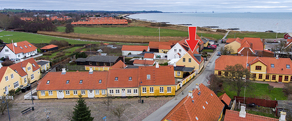Ugens Bolig: Hyggeligt byhus med flot havudsigt