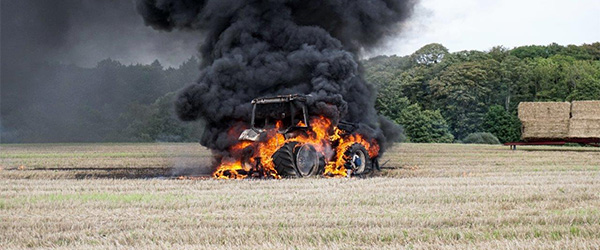 Traktor udbrændte fredag eftermiddag Traktor udbrændte fredag eftermiddag