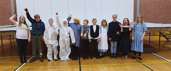Fortid, fremtid, nutid var temaet til årets skolefest