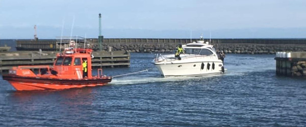 Motorbåd strandet på Stensnæs<br>… Motorbåd strandet på Stensnæs<br>…
