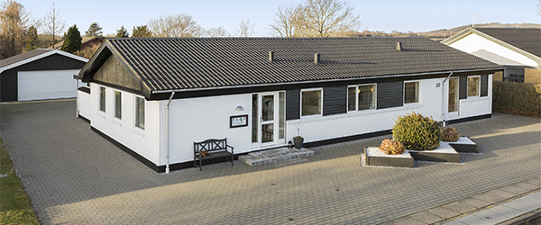 Etplansvilla med familievenlig planløsning og stor garage Etplansvilla med familievenlig planløsning og stor garage