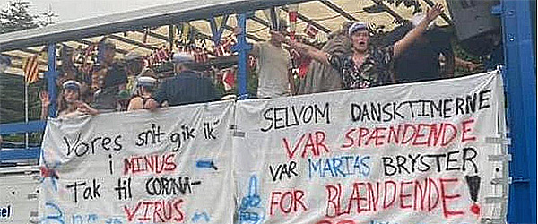 Studenter fra Frederikshavn Gymnasium viste afdøde respekt Studenter fra Frederikshavn Gymnasium viste afdøde respekt
