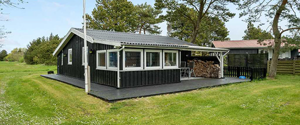 Fint beliggende sommerhus med ca. 200m til badestrand Fint beliggende sommerhus med ca. 200m til badestrand