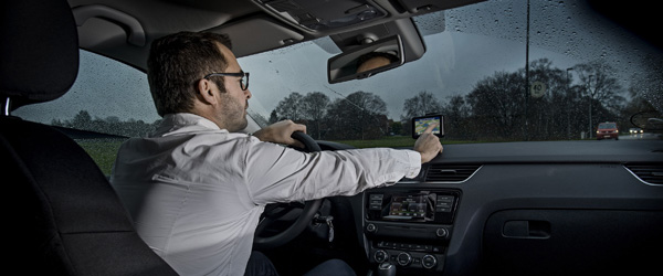 Foto: Rådet for Sikker Trafik. Politiet stopper uopmærksomme trafikanter