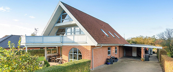 Stor 1½ plans villa tæt ved stranden i Sæby Stor 1½ plans villa tæt ved stranden i Sæby