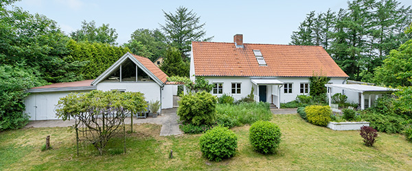 Unik og sjældent udbudt villa med et moderne og rustikt look Unik og sjældent udbudt villa med et moderne og rustikt look