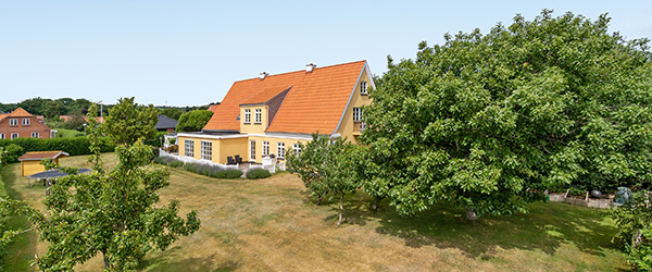 Strandgården – unik, idyllisk og herskabelig villa med havkig Strandgården – unik, idyllisk og herskabelig villa med havkig