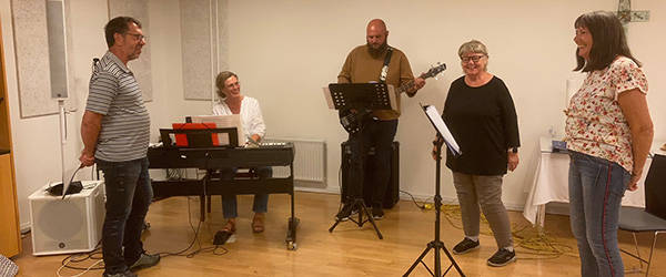 Baptistkirkens nyetablerede lovsangsband får debut