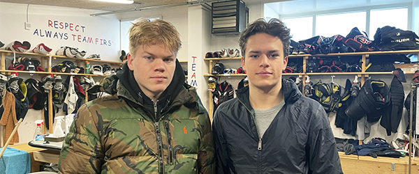 Til venstre Matlhe og til højre Carl. Malthe og Carl er rykket fra Sjælland til Frederikshavn for ishockey