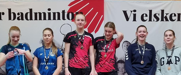 Dicte vinder sølv og guld medalje til DM i badminton Dicte vinder sølv og guld medalje til DM i badminton