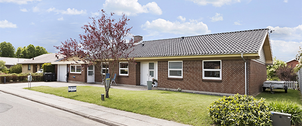Skøn nyhed i Hørby – Pæn og velholdt villa med dejlig have