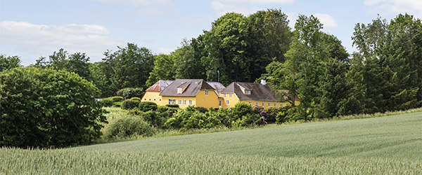 Stemningsfuld landejendom med sublim havudsigt og 5,6 hektar Stemningsfuld landejendom med sublim havudsigt og 5,6 hektar