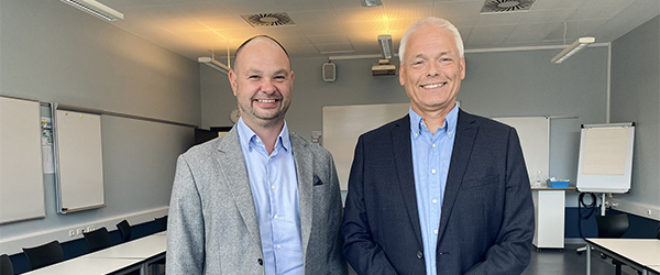 Thomas Fisker Nielsen, områdeleder UCN Act2Learn Erhverv og Brian Andersson, direktør Frederikshavn Handelsskole. Nu kan du få en komplet lederuddannelse i Frederikshavn