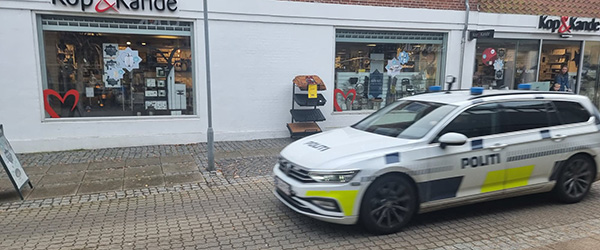Spritbilist påkørte parkeret bil og blev anholdt Spritbilist påkørte parkeret bil og blev anholdt