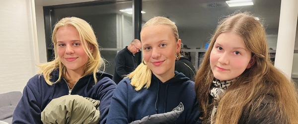 Tvillingesøstrene Ida og Marie Diget Møller og veninden Emma Haugaard Rasmussen – alle fra Skagen skolen – var kommet for at høre om HHX. Rekordmange til åbent hus på Frederikshavn Handelsskole