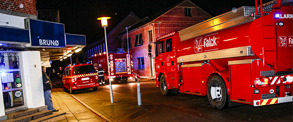 Foto: Henrik Pedersen Brand hærger lejlighed i Dybvad