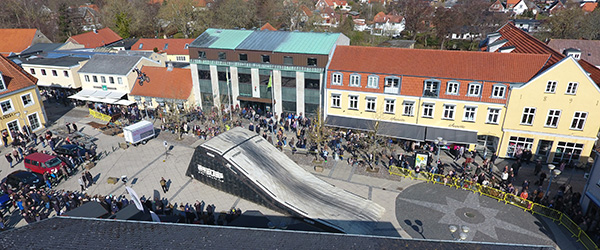 Foto: SaebyAvis.dk En flyvende Alex Porsing gav publikum hvad de kom efter