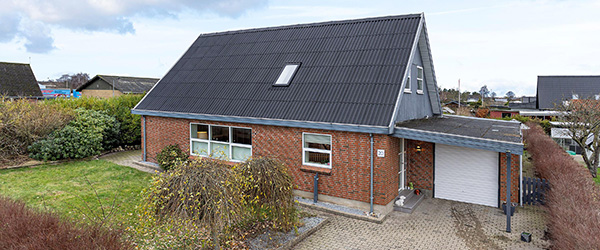 1 1/2 plans villa, beliggende nær indkøb og skole