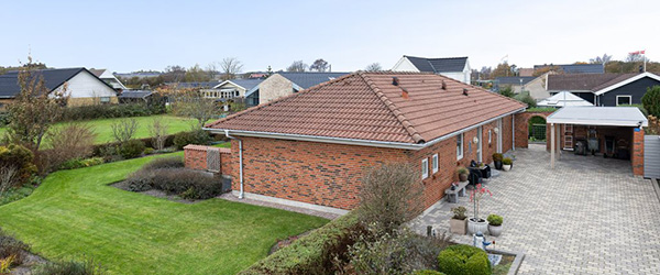 Nydelig, velholdt og fuldmuret villa beliggende på rolig stikvej