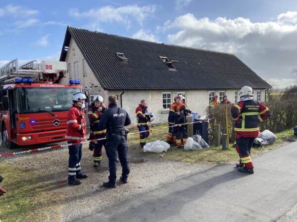 Overetagen på landejendom stod i flammer Overetagen på landejendom stod i flammer