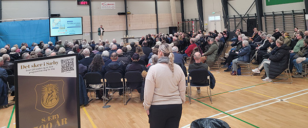 Næsten 300 deltagere til kombineret infomøde og feriehusmesse i Sæby Spektrum