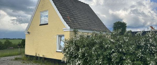 Hvem siger, at det skal være dyrt at købe en villa? Hvem siger, at det skal være dyrt at købe en villa?