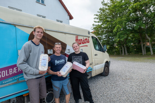 Isbilen ruller ind på sommerlejr i Sæby